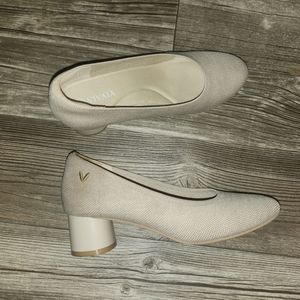 Vivaia round toe heels